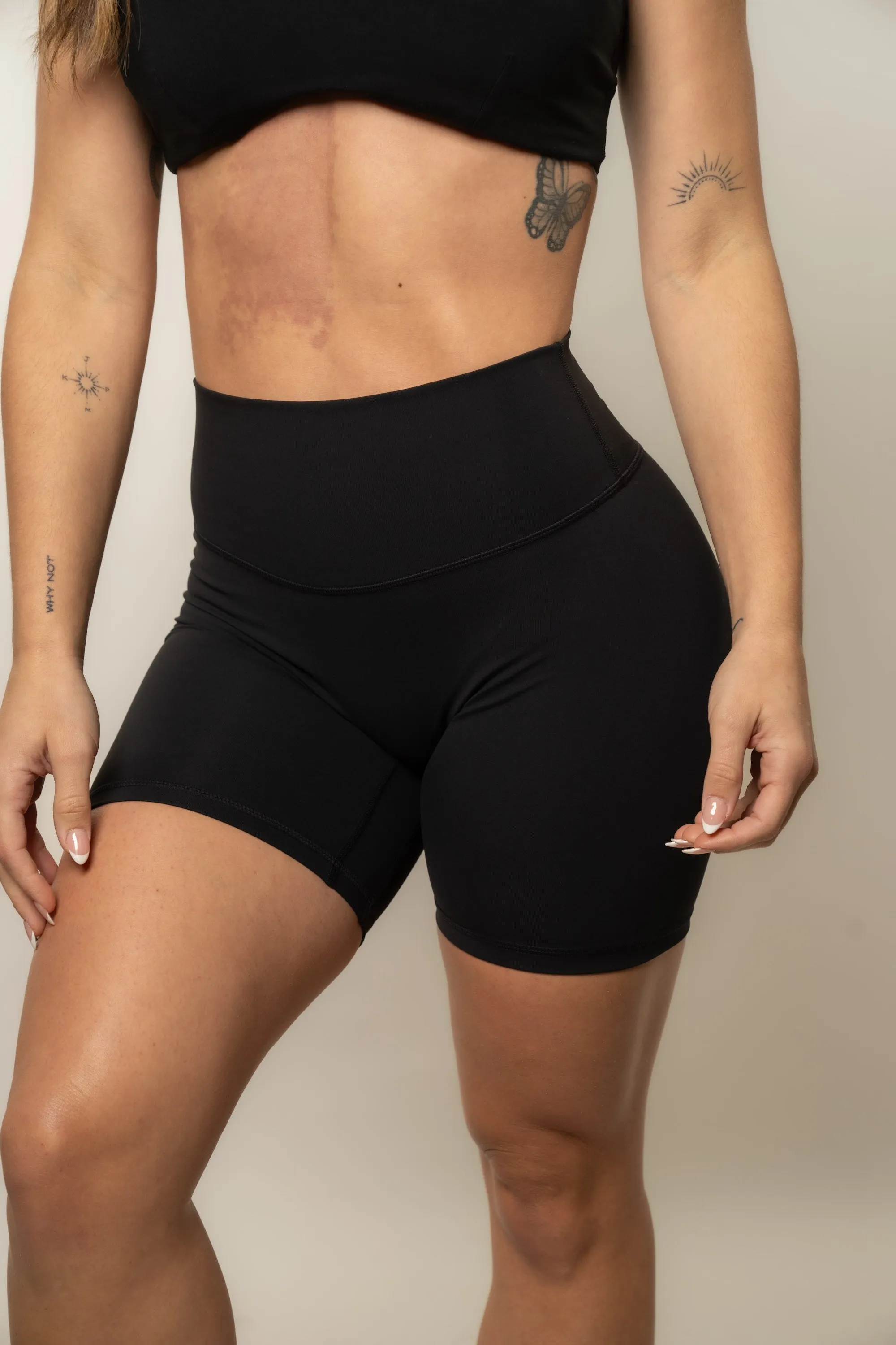 6" Effortless Scrunch Shorts - Black