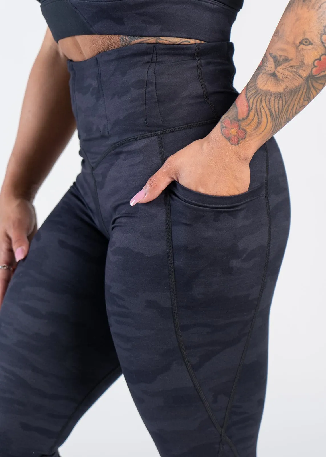 Concealed Carry Leggings With Pockets | Black Camo