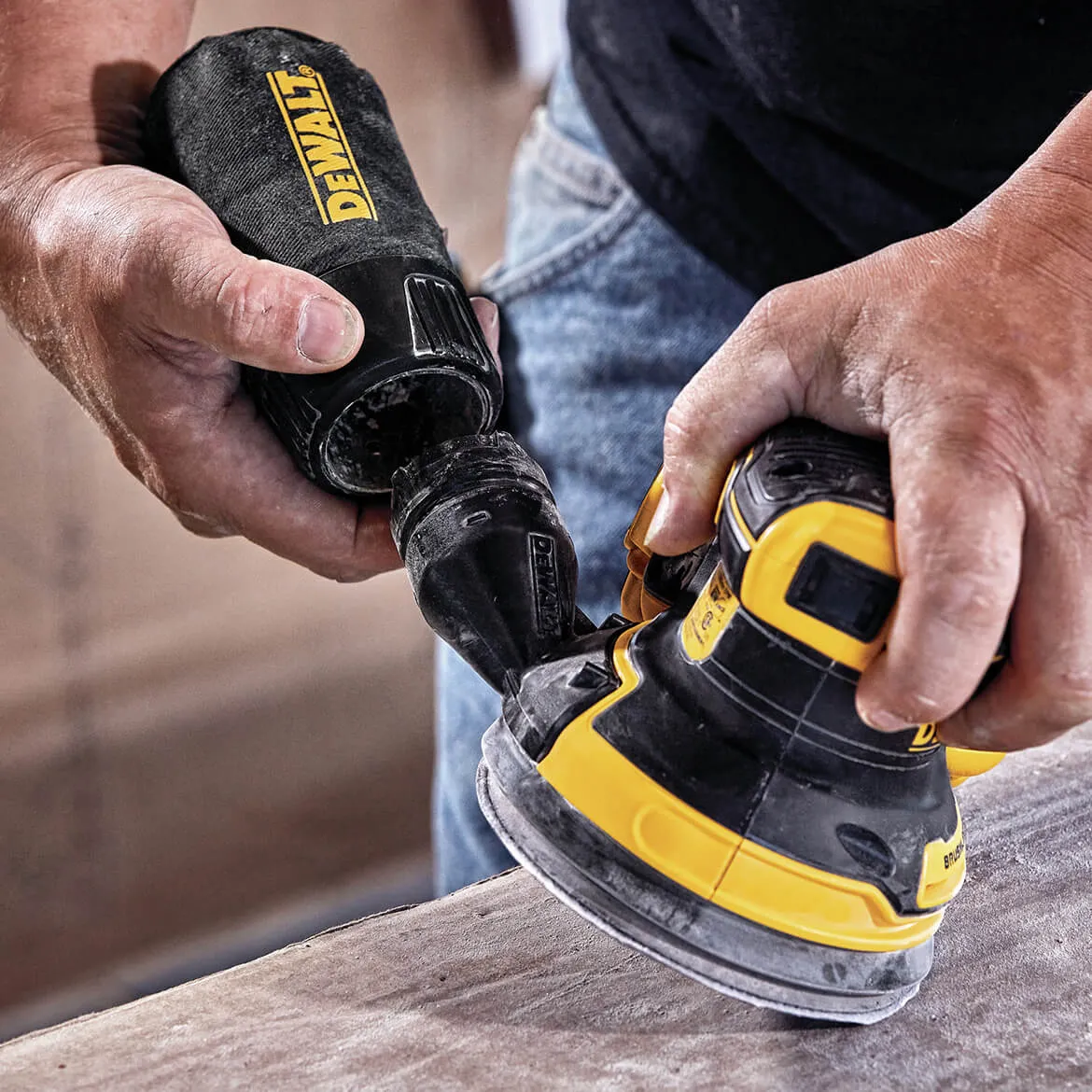 DeWALT DCW210D1 20V 5-Inch 2.0Ah Brushless Random Orbital Sander Kit